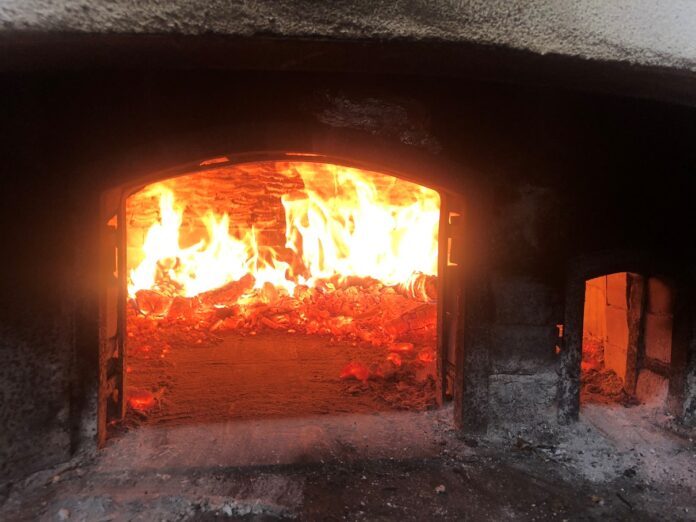 Foto di Loredana Parisi: forno a legna di “zi Ciruzz”